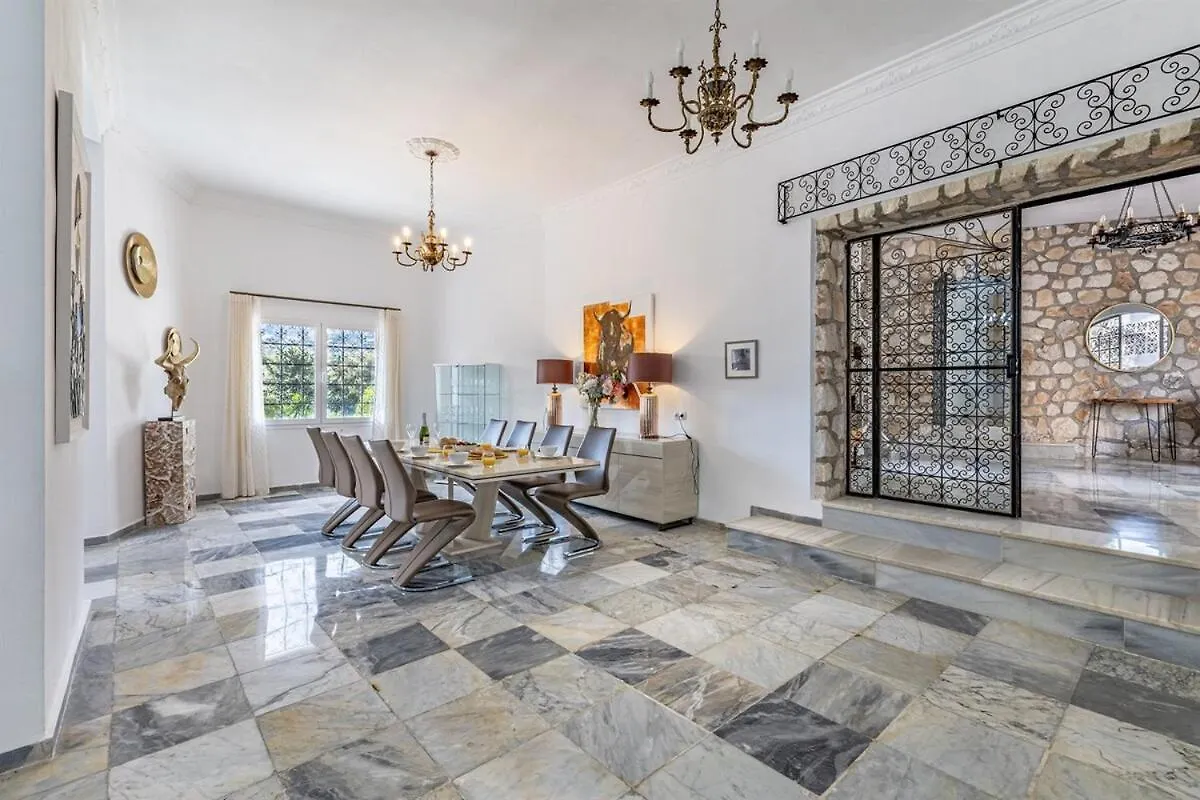 Luxury Villa With Tennis & Pool Malaga