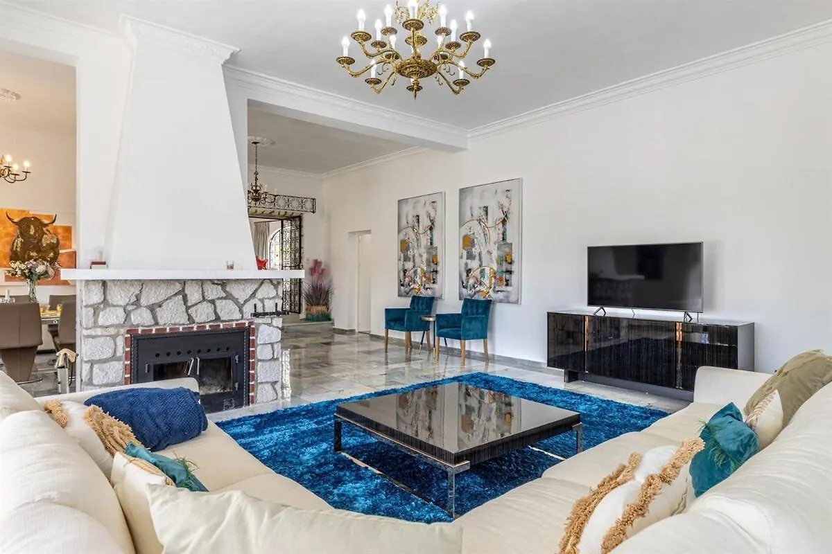 Luxury Villa With Tennis & Pool Malaga