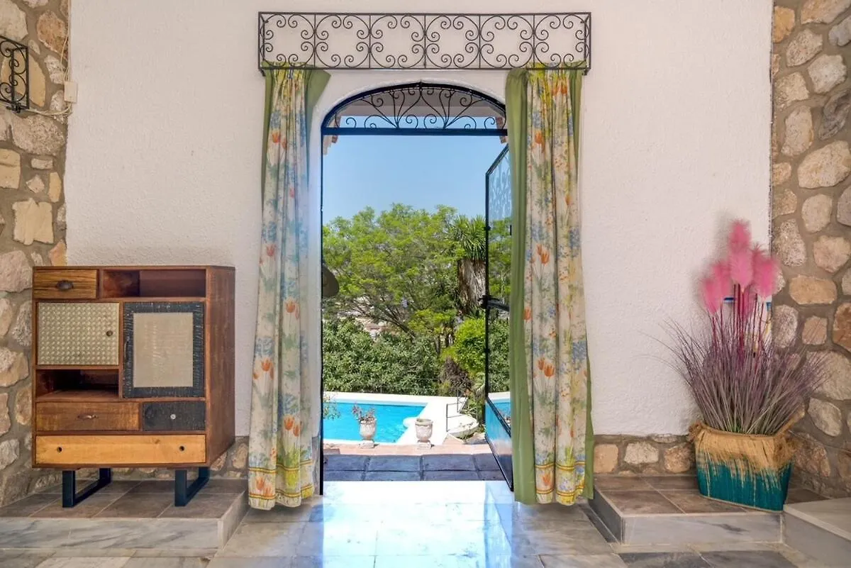 Luxury Villa With Tennis & Pool Malaga